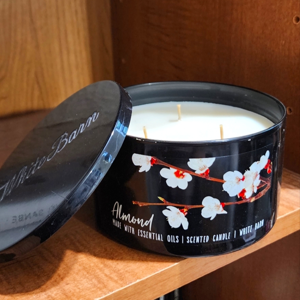 White Barn Almond 3-Wick Candle